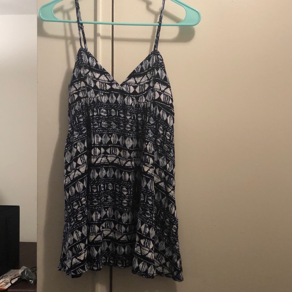 Patterned tank